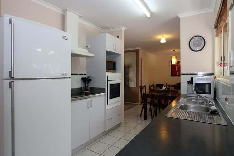 Second view of Homely house listing, 8 Andrea Court, Kawungan QLD 4655