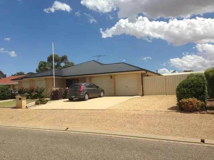 7 Carsten Drive