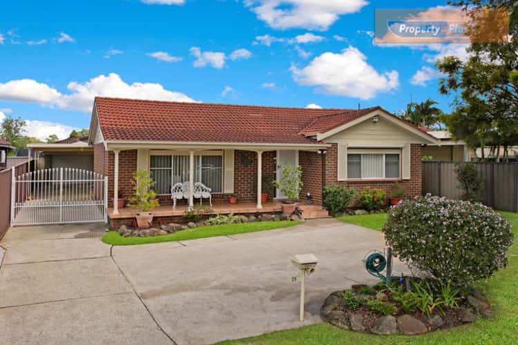 25 Leicester Way, St Clair NSW 2759