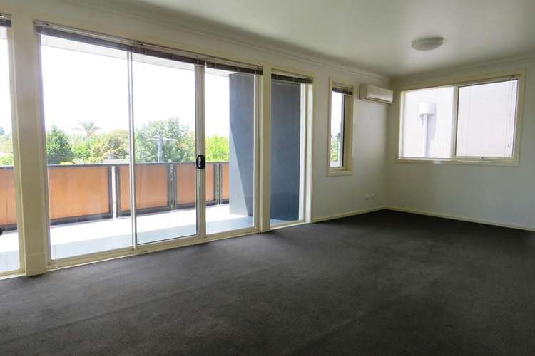 Second view of Homely apartment listing, 5/105 Orrong Crescent, Caulfield North VIC 3161