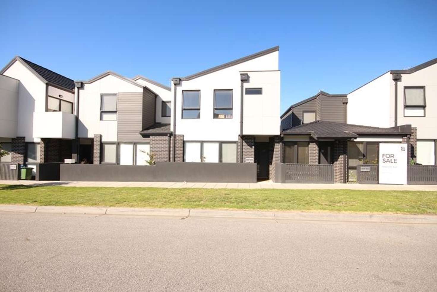 Main view of Homely townhouse listing, 33 Harris Street, Lynbrook VIC 3975