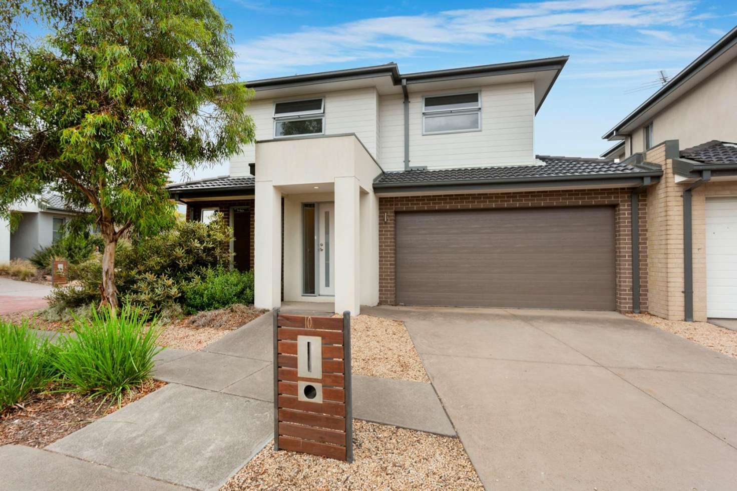 Main view of Homely townhouse listing, 10 Flora Lane, Carrum Downs VIC 3201