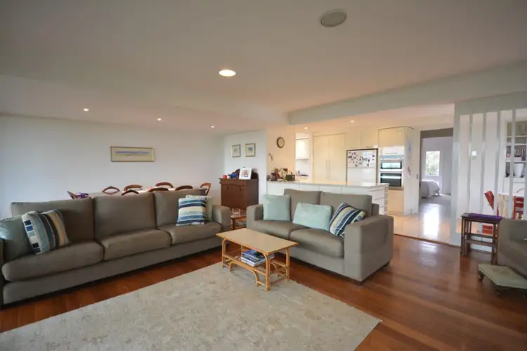 12 Ti Tree Avenue