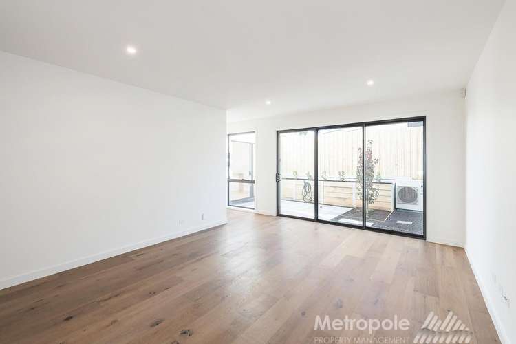 Main view of Homely townhouse listing, 2/34 Tennyson Street, Highett VIC 3190