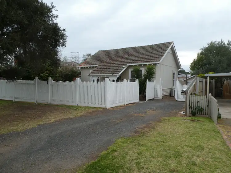 18 Laura Street