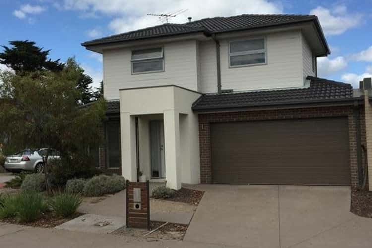 Main view of Homely townhouse listing, 10 Flora Lane, Carrum Downs VIC 3201