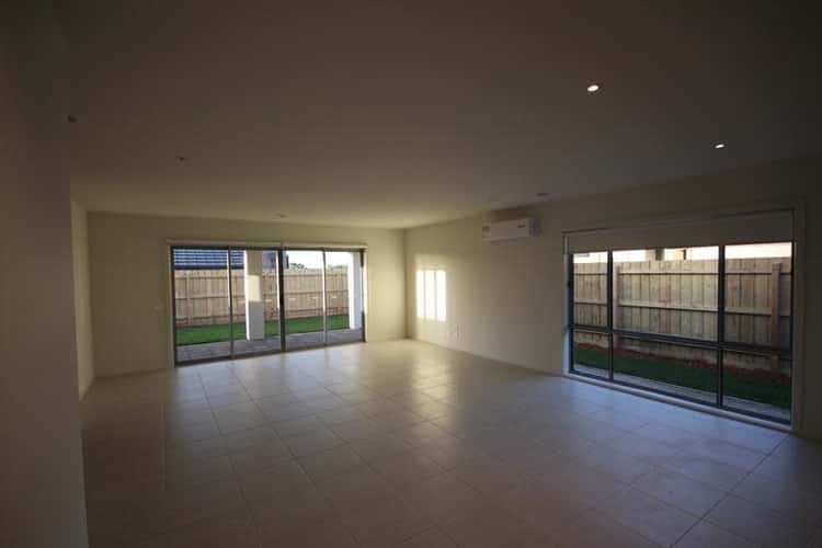 Fourth view of Homely house listing, 2 Sandview Place, Cranbourne VIC 3977