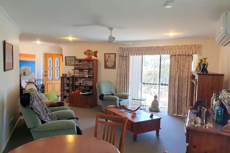 Second view of Homely house listing, 17 Earls Ct, Point Vernon QLD 4655