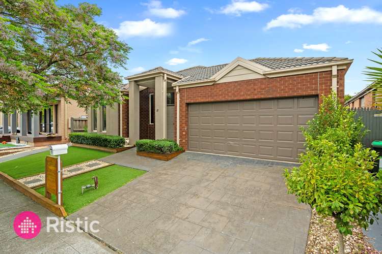 27 Dalwhinnie Crescent, Craigieburn VIC 3064