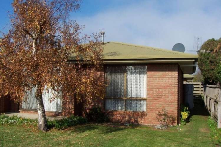 Main view of Homely unit listing, 2/76 Moore Street, Colac VIC 3250