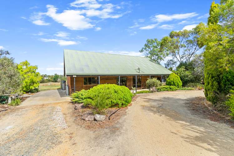 8 Brewer Court, Longford VIC 3851