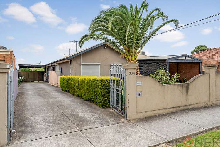 Main view of Homely unit listing, 2/3 Alexander Avenue, Thomastown VIC 3074