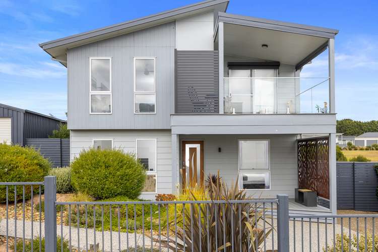 15 Elsa Terrace, San Remo VIC 3925