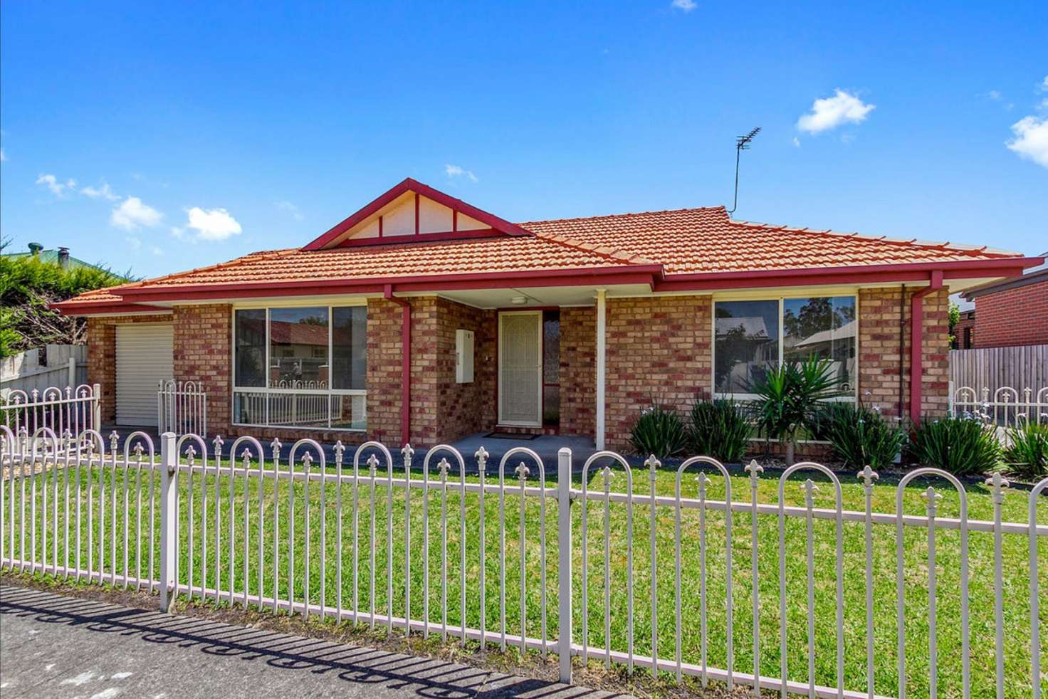 Main view of Homely townhouse listing, 1/26 Moore Street, Traralgon VIC 3844