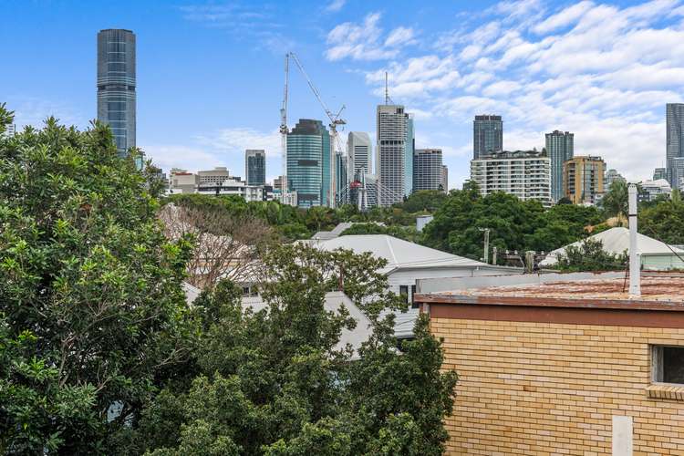 Main view of Homely unit listing, 24/106 Linton Street, Kangaroo Point QLD 4169