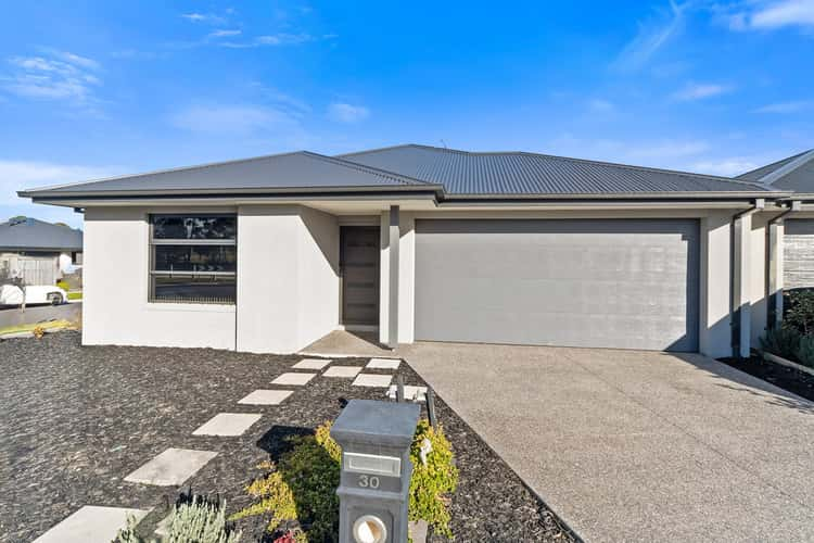 30 Diplomat Crescent, Cranbourne South VIC 3977