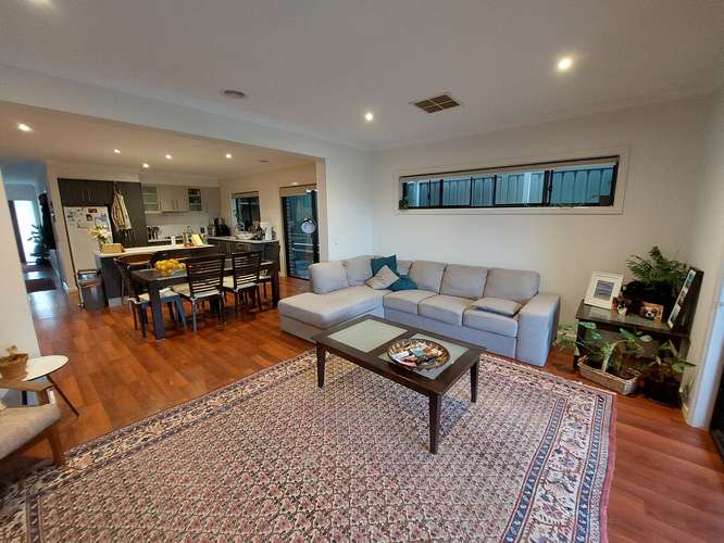 Fifth view of Homely house listing, 8 Begonia Court, Caroline Springs VIC 3023
