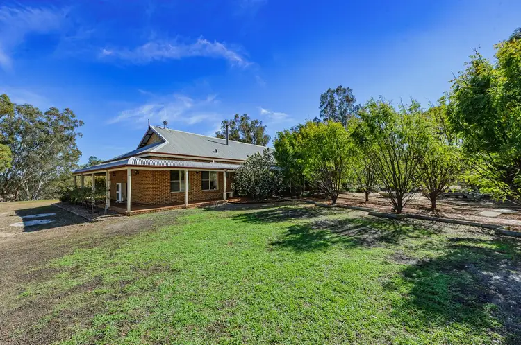 11 Camargue Drive