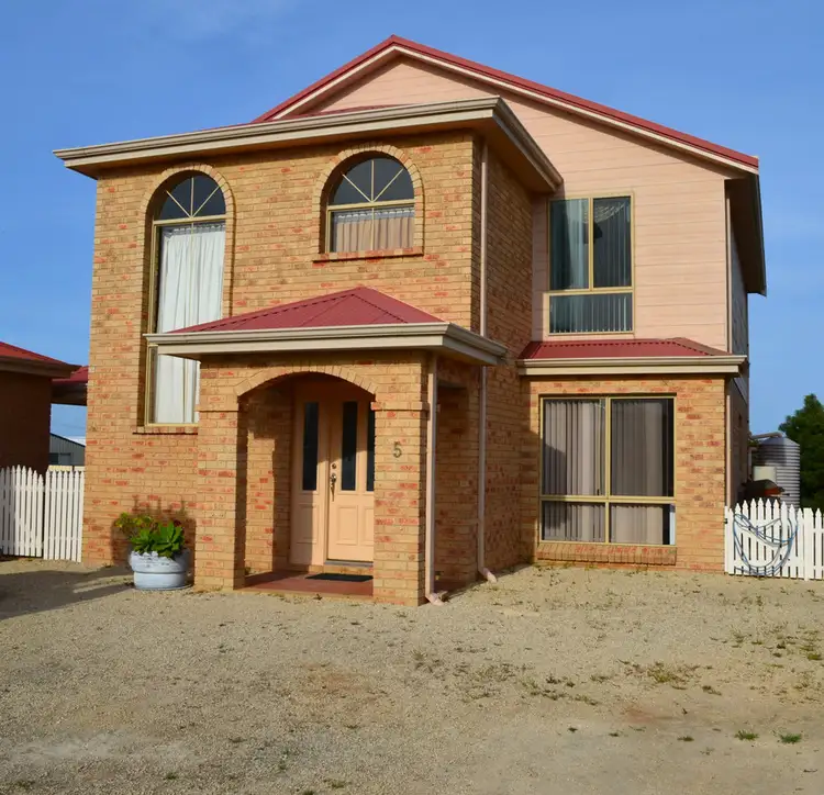 5 Murphy Place