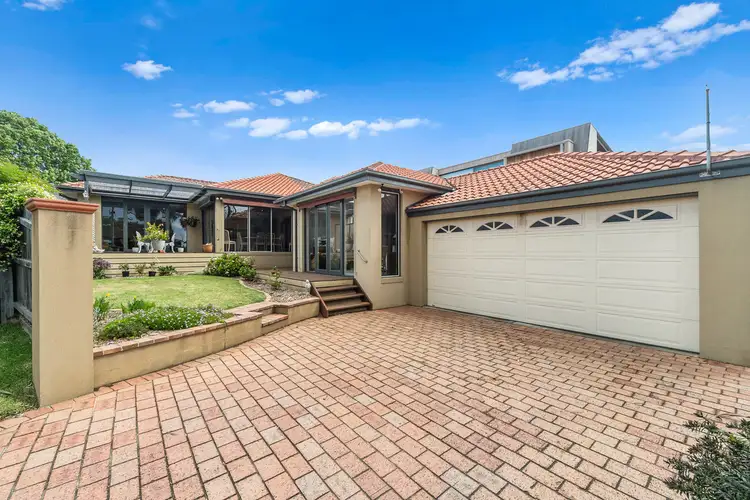 6 Roy Court