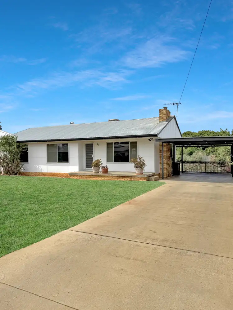 27 Lawson Crescent