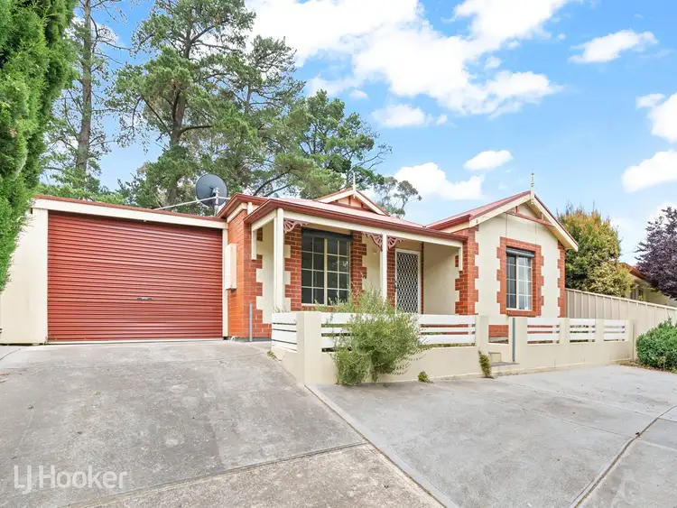 6 McDonald Close