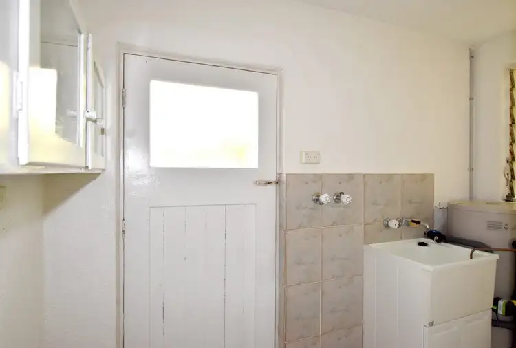 Fifth view of Homely unit listing, 3/36A Kent, West Gladstone QLD 4680