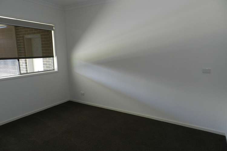 Fifth view of Homely house listing, 10 Kerang Avenue, Kialla VIC 3631