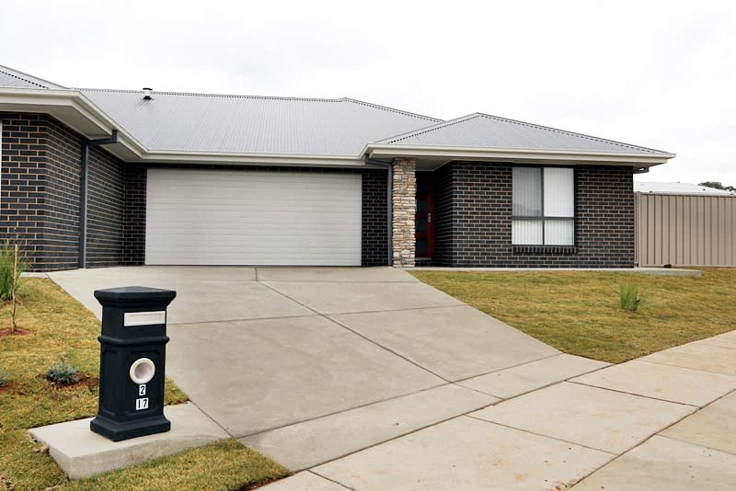 Main view of Homely unit listing, 2/17 Beetson Street, Boorooma NSW 2650