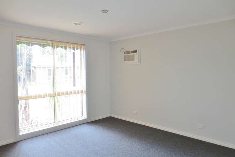 Fifth view of Homely house listing, 4 Solaire Way, South Morang VIC 3752