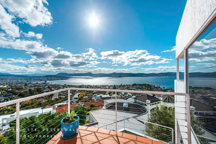 4b Stephanie Close, Sandy Bay TAS 7005