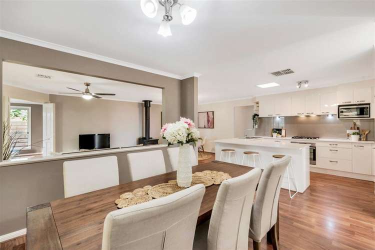 Fifth view of Homely house listing, 2 Annabelle Drive, Hallett Cove SA 5158