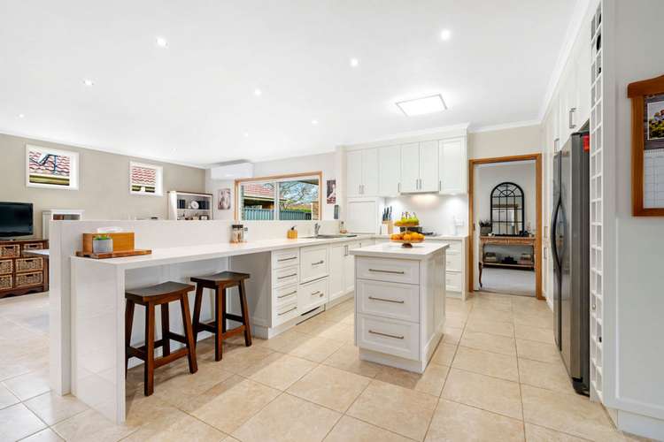 Second view of Homely house listing, 5 Franklin Street, Sale VIC 3850