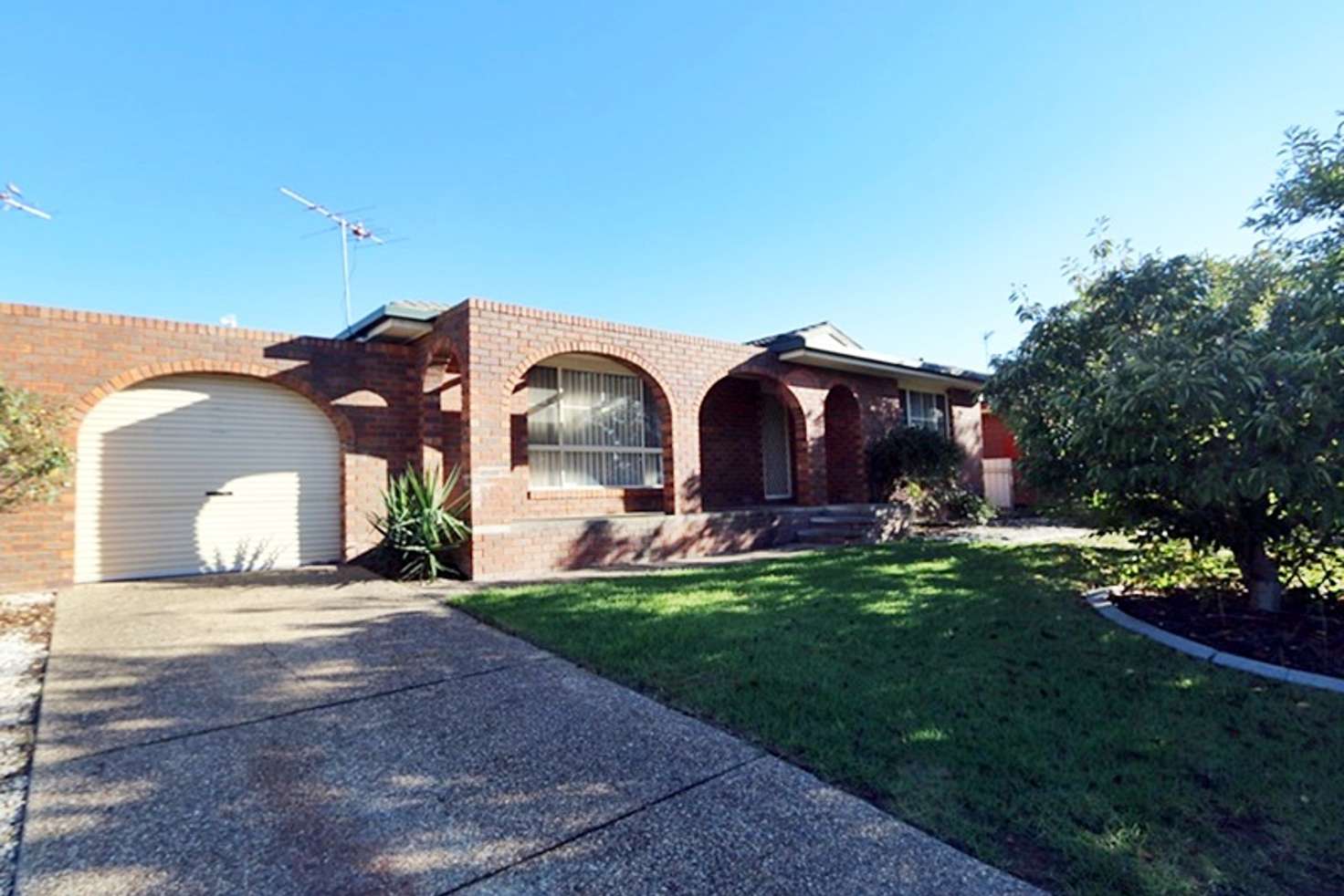 Main view of Homely unit listing, 11 Gunn Drive, Estella NSW 2650
