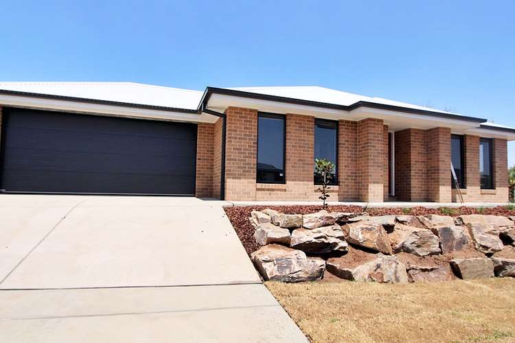 Main view of Homely unit listing, 2/2 Beetson Street, Boorooma NSW 2650