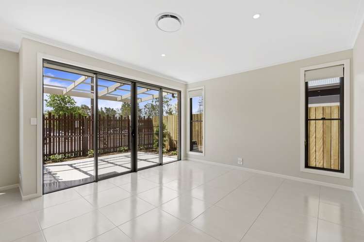 Fourth view of Homely unit listing, 2/14 Yarrow Close, Middle Ridge QLD 4350