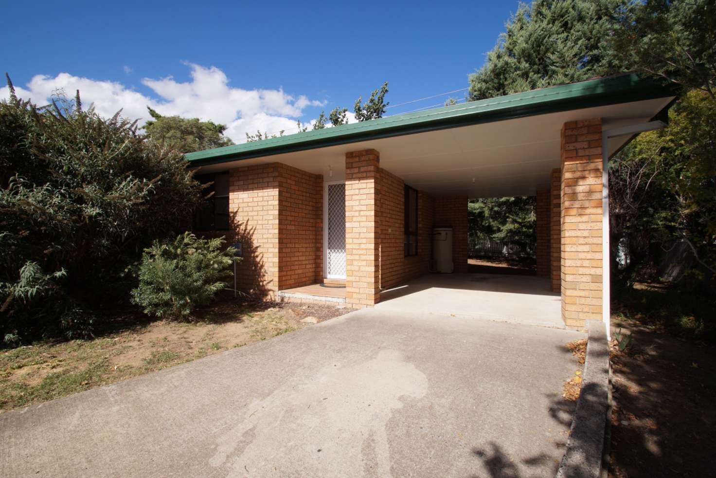 Main view of Homely unit listing, 2/21 Verna Close, Armidale NSW 2350