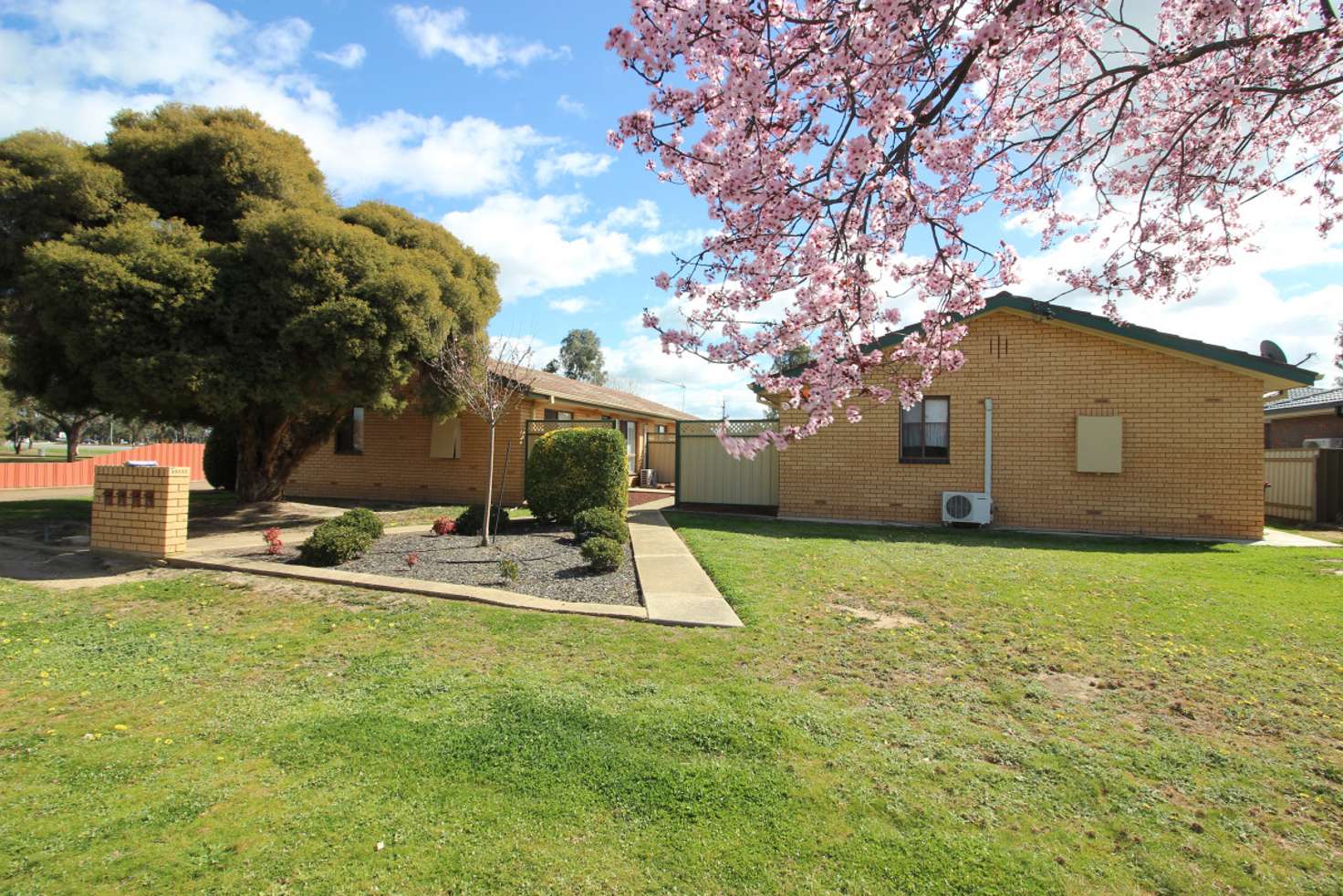 Main view of Homely unit listing, 2/18-20 Vestey Street, Wagga Wagga NSW 2650