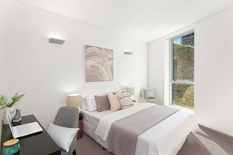 Third view of Homely apartment listing, 304/38 Hickson Road, Sydney NSW 2000