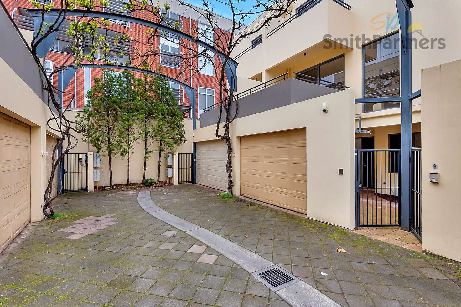 Main view of Homely townhouse listing, 10 Farr Court, Adelaide SA 5000