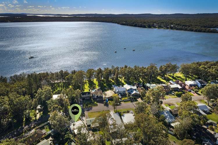 18 Lakeshore Avenue, Kingfisher Shores NSW 2259