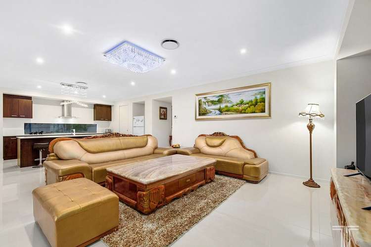 Fifth view of Homely house listing, 4 Inkerman Court, Carindale QLD 4152