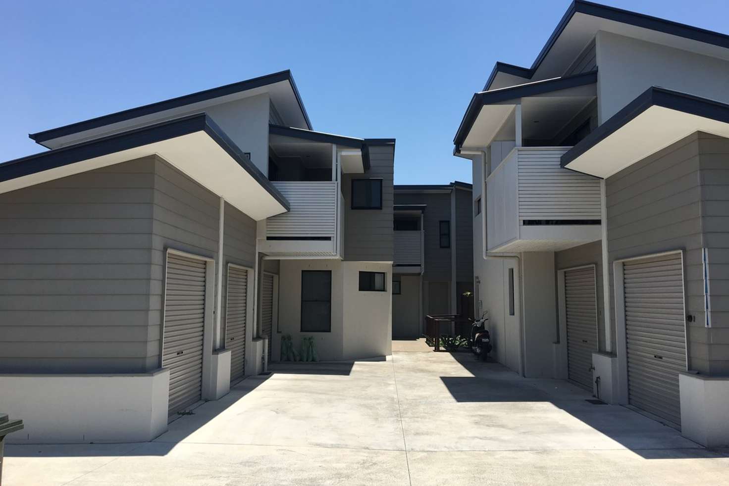 Main view of Homely townhouse listing, 2/9 Dawn Street, Rocklea QLD 4106