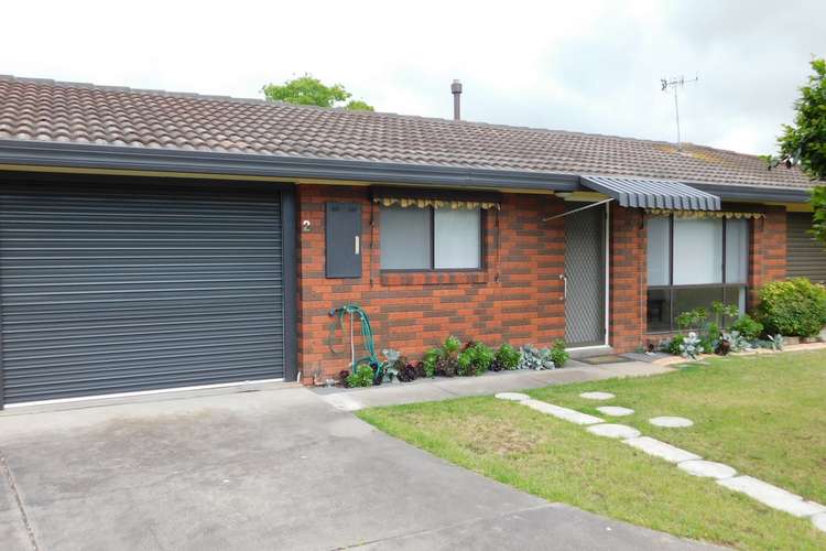 Main view of Homely unit listing, 2/4 Oak Street, Sale VIC 3850