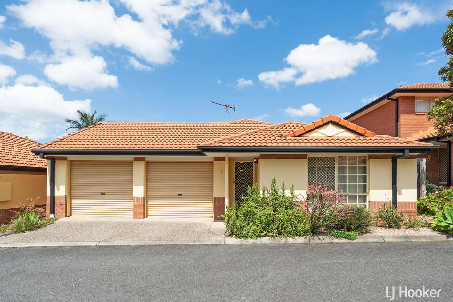 Main view of Homely villa listing, 5/37 Landseer Street, Sunnybank Hills QLD 4109