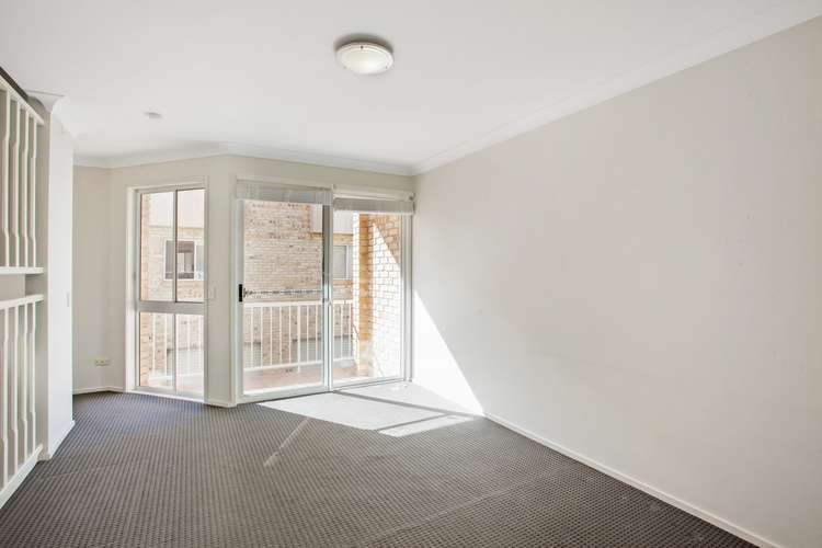 Fifth view of Homely apartment listing, 2/33 Cronulla Avenue, Mermaid Beach QLD 4218