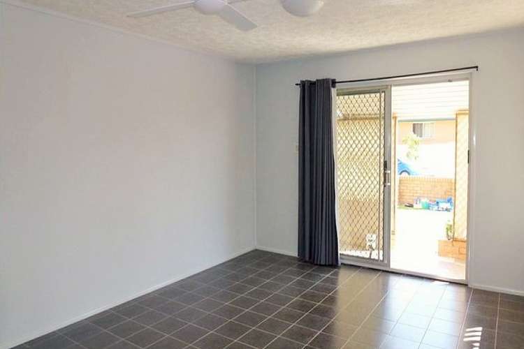Second view of Homely semiDetached listing, 1/27 Albion Avenue, Miami QLD 4220