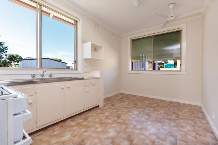 Fifth view of Homely house listing, 7 Bergen Crescent, Sale VIC 3850