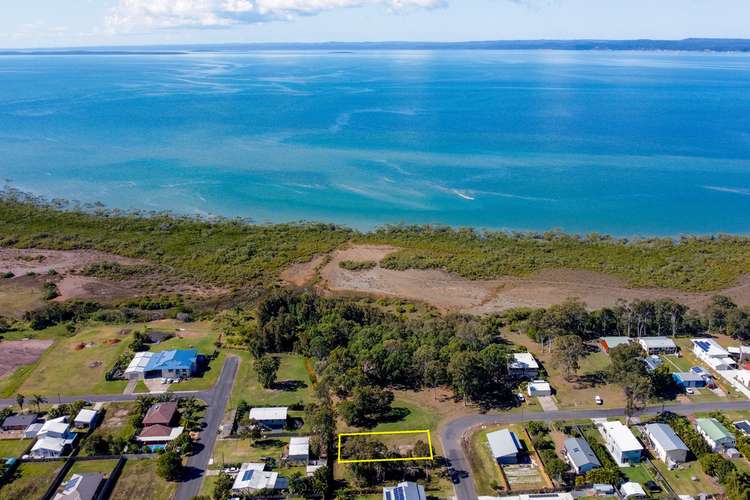 32 Fraser, River Heads QLD 4655