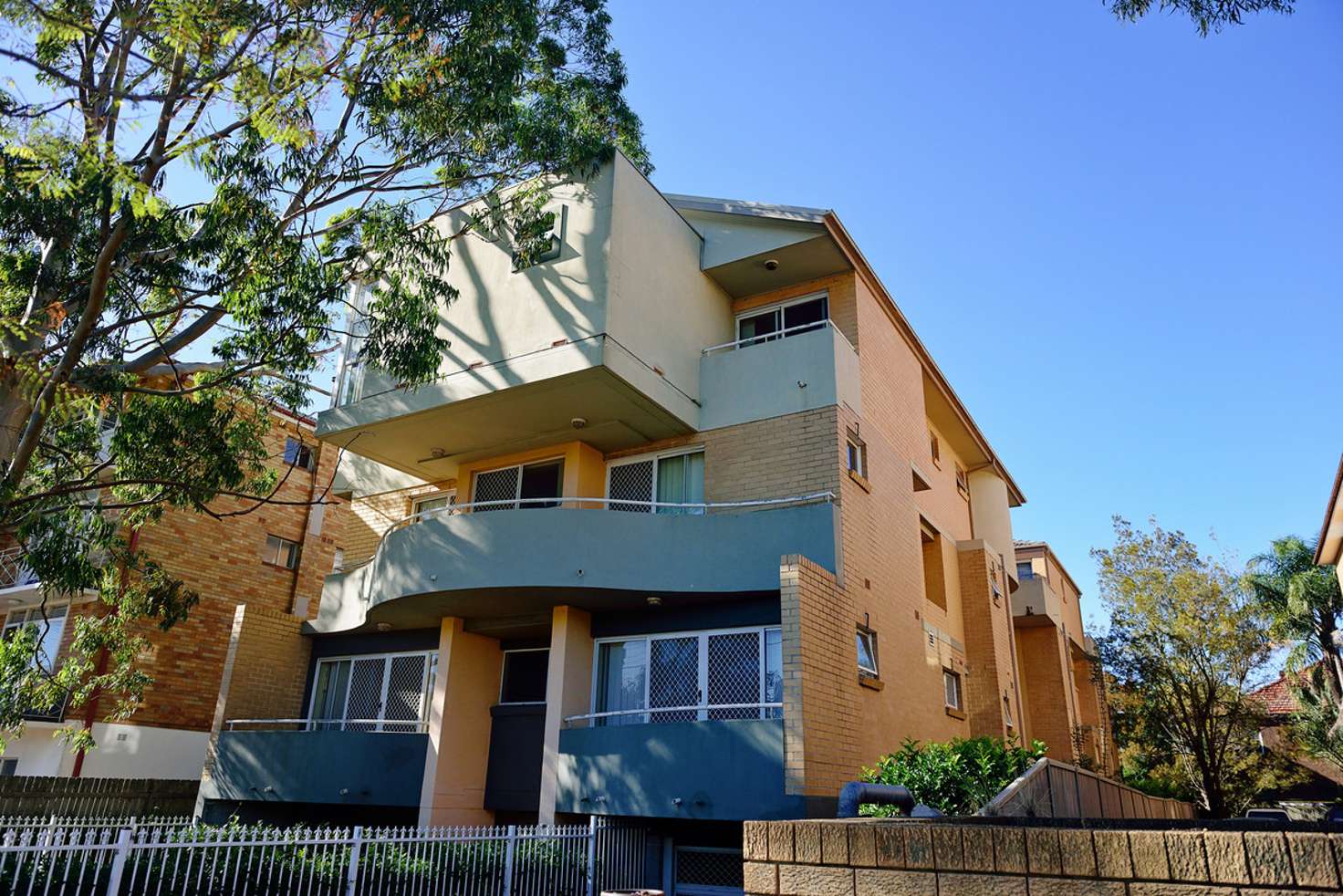Main view of Homely unit listing, 1/88-90 Todman Avenue, Kensington NSW 2033